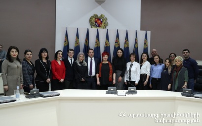 «Հաջողության բանալին ինքն իր հետ և հանրության առաջ ազնիվ լինելն է». ԱԻ նախարարը հանդիպել է Հայկական Փի Ար ասոցիացիայի սաներին. ՖՈՏՈՌԵՊՈՐՏԱԺ