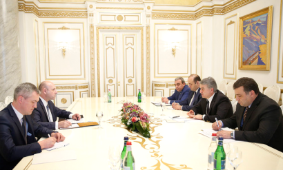 Կարեն Կարապետյանն ընդունել է Բելառուսի դեսպանին