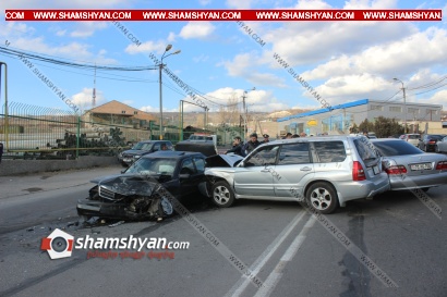 Խոշոր ավտովթար Երևանում. Դավիթ Բեկի փողոցում բախվել են 2 Mercedes-ները և Subaru-ն. կան վիրավորներ. ՖՈՏՈՌԵՊՈՐՏԱԺ, ՏԵՍԱՆՅՈՒԹ