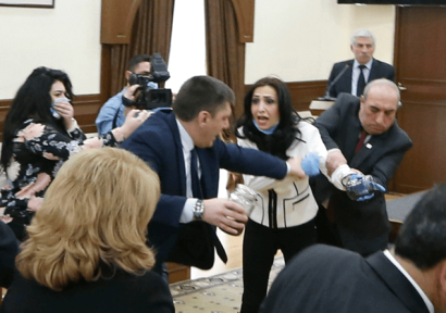 Թվային դարաշրջանը հնարավորություն չի տալիս թաքցնելու դաստիարակության և ինտելեկտի արատները. «Առավոտ»