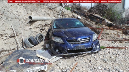 Երևանում 19-ամյա վարորդը Toyota-ով բախվել է երկաթե ճաղավանդակներին և 1 մետր բարձրությունից հայտնվել ձորակում. ՖՈՏՈՌԵՊՈՐՏԱԺ, ՏԵՍԱՆՅՈՒԹ