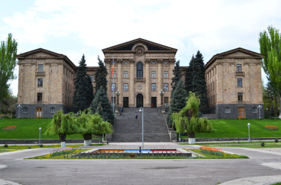 ԱԺ անվտանգության աշխատակիցները առանձնակի խստությամբ են ստուգում ԱԺ բակ մտնող մեքենաները. «Ժողովուրդ»