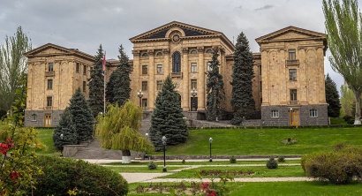 Գիշերանոցդ բերե՞լ ես, այսօր այստեղ ենք մնալու. ՀՀԿ-ականները մինչև ուշ գիշեր մնացել են ԱԺ-ում. «Ժողովուրդ»