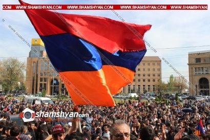 Հայաստանն ալեկոծվել էր ներքաղաքական գործընթացներով, որի ընթացքում ի հայտ եկան ինչպես դրական, այնպես էլ խիստ բացասական երևույթներ. Արթուր Ազիբեկյան