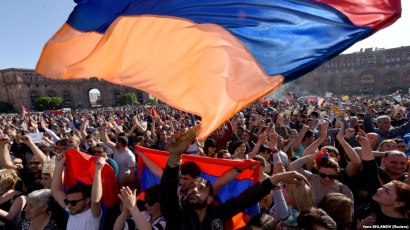 Հայաստանի հեղափոխությունը նման է լատինամերիկյան ժողովրդավարական շարժումներին. «Ամերիկայի ձայն»