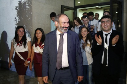Վարչապետ Նիկոլ Փաշինյանը միացավ շրջանավարտներին կառավարական առանձնատանը. ՖՈՏՈՌԵՊՈՐՏԱԺ