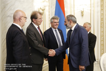 Վարչապետն ընդունել է Ֆրանսիա-Հայաստան պատգամավորական բարեկամական խմբի պատվիրակությանը. ՖՈՏՈՌԵՊՈՐՏԱԺ
