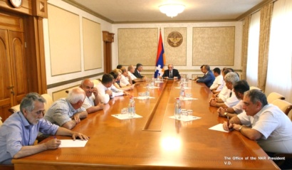 Բակո Սահակյանը հանդիպում է ունեցել Հայ հեղափոխական դաշնակցություն կուսակցության մի խումբ ներկայացուցիչների հետ