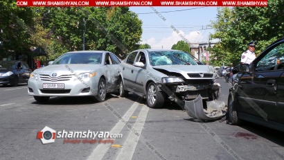 Խոշոր ու շղթայական ավտովթար Երևանի կենտրոնում. բախվել են Toyota Camry-ն, Lada-ն, 2 Opel-ները. կան վիրավորներ. ՖՈՏՈՌԵՊՈՐՏԱԺ, ՏԵՍԱՆՅՈՒԹ