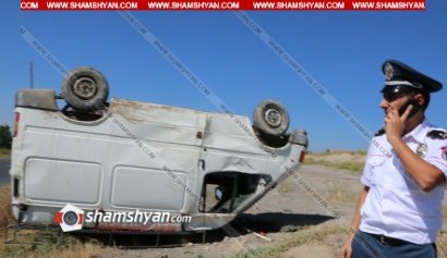 Խոշոր ավտովթար Արարատի մարզում. 54–ամյա վարորդը գյուղմթերքներով բարձված Ford Transit-ով դուրս է եկել ճանապարհից և գլխիվայր շրջվելով՝ հայտնվել դաշտում. ՖՈՏՈՌԵՊՈՐՏԱԺ, ՏԵՍԱՆՅՈՒԹ