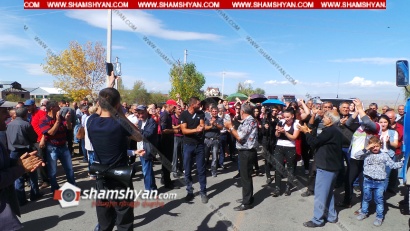 Լարված ու պայթյունավտանգ իրավիճակ Շիրակի մարզում. Մարալիկ համայնքի 15-ից ավելի բնակավայրերի բնակիչներ փակել են Երևան-Գյումրի ճանապարհը. երթևեկությունը կաթվածահար է եղել. ՖՈՏՈՌԵՊՈՐՏԱԺ, ՏԵՍԱՆՅՈՒԹ