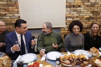 Հույս ունեմ, որ կկարողանանք Ռոբերտ Աբաջյանի հերոսությանն արժանի ապրել՝ անկախ նրանից, թե ինչով ենք զբաղվում. Նիկոլ Փաշինյան. ՖՈՏՈՌԵՊՈՐՏԱԺ