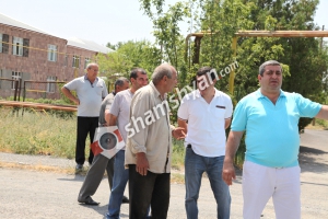 ԱԺ պատգամավոր Շմայսը ասֆալտապատողներին բերման է ենթարկել Արմավիրի մարզ. ՖՈՏՈՌԵՊՈՐՏԱԺ
