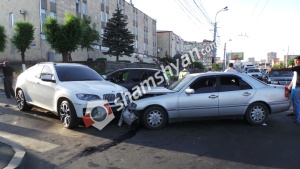 Շղթայական ավտովթար Երևանում. բախվել են 2 Mercedes-ները և սիրված և ճանաչված երգիչ Սպիտակցի Հայկոյի BMW X6-ը. ՖՈՏՈՌԵՊՈՐՏԱԺ, ՏԵՍԱՆՅՈՒԹ