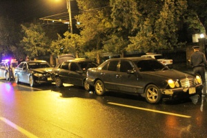 Ավտովթար Երևանում բախվել են BMW, Opel, Mercedes մակնիշի ավտոմեքենաները. BMW-ն սպասարկում է ՀՀ Արտաքին գործերի փոխնախարար Շավարշ Քոչարյանին. ՖՈՏՈՌԵՊՈՐՏԱԺ, ՏԵՍԱՆՅՈՒԹ