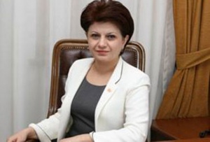Ինչո՞ւ մինչեւ հիմա ավտոմեքենա ունենալը ԱԺ պատգամավոր Կարինե Աճեմյանի եւ նրա ամուսնու՝ Արա Դեղտրիկյանի համար ճոխություն է, ինչո՞ւ հաճախ տաքսու վարորդները նրանցից գումար չեն վերցնում եւ ավելին