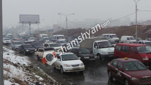 Երևան-Աշտարակ ճանապարհին երթևեկությունը դարձել է անկառավարելի. պատճառը «մեծն» ԱՊՊԱ-ի ուշացումն է. ՖՈՏՈՌԵՊՈՐՏԱԺ, ՏԵՍԱՆՅՈՒԹ