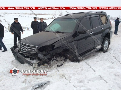 Lexus-ով հերթական ավտովթարն է տեղի ունեցել Արարատի մարզում. գեներալը, ում տեղափոխել են հիվանդանոց, ԱԺ նախագահ Գալուստ Սահակյանի հետ մեկնում էր մարտական դիրքեր. ՖՈՏՈՌԵՊՈՐՏԱԺ, ՏԵՍԱՆՅՈՒԹ