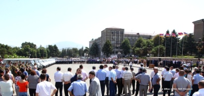 Արցախի նախագահը և բարերար Արթուր Վարժապետյանը մասնակցել են ավտոմեքենաների հանձնման հանդիսավոր արարողությանը. ԼՈՒՍԱՆԿԱՐՆԵՐ