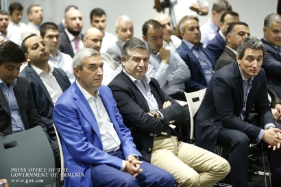 Կարեն Կարապետյանը մասնակցել է «Հայաստանի թվայնացման օրակարգ» աշխատաժողովին. ԼՈՒՍԱՆԿԱՐՆԵՐ
