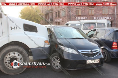 Երևանում բախվել են 35-ամյա վրացի վարորդի բեռնատարն ու 23-ամյա հայ վարորդի Honda-ն. ՖՈՏՈՌԵՊՈՐՏԱԺ, ՏԵՍԱՆՅՈՒԹ