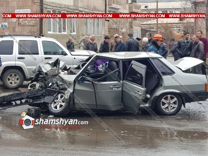 Խոշոր ավտովթար Վանաձորում. ճակատ-ճակատի բախվել են Grand Cherokee-ն ու ВАЗ 21099-ը. կա 5 վիրավոր. ՖՈՏՈՌԵՊՈՐՏԱԺ, ՏԵՍԱՆՅՈՒԹ