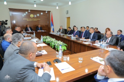 Արցախի Ազգային ժողովում մեկնարկել են 2018թ. պետական բյուջեի հանձնաժողովային քննարկումները. ՖՈՏՈՌԵՊՈՐՏԱԺ