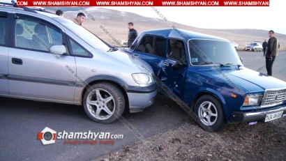 Լոռու մարզում բախվել են «Opel Zafira»-ն և ՎԱԶ-2107-ը. ժամանել են վաշտի և դասակի հրամանատարները. ՖՈՏՈՌԵՊՈՐՏԱԺ, ՏԵՍԱՆՅՈՒԹ