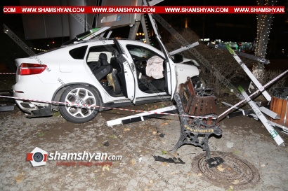 Խոշոր ու ողբերգական ավտովթար Երևանում. «Ճվճըվ Արոյի» անուղղելի ճիվաղը BMW X6-ով բախվել է ՃՈ Toyota-ին, իսկ հետո գովազդային վահանակին. կա 1 զոհ, 1 ծայրահեղ ծանր վիրավոր. ՖՈՏՈՌԵՊՈՐՏԱԺ, ՏԵՍԱՆՅՈՒԹ. ԼՐԱՑՎԱԾ