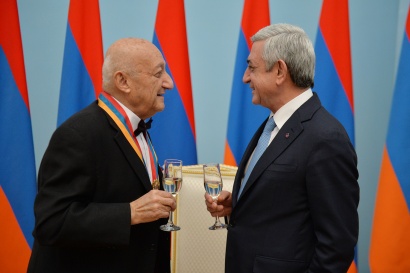 Նախագահը Հայաստանի ազգային հերոս Հովհաննես Չեքիջյանին հանձնել է Հայրենիքի շքանշանը. ՖՈՏՈՌԵՊՈՐՏԱԺ