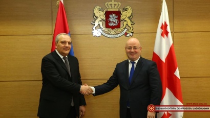 Վրաստանում ՀՀ դեսպան Ռուբեն Սադոյանը հանդիպում է ունեցել Վրաստանի պաշտպանության նախարարի հետ