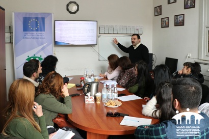Շիրակի մարզի ՔՀԿ ներկայացուցիչներին ներկայացվեց ՀԿ-ների վերաբերյալ օրենսդրական փոփոխությունները. ՖՈՏՈՌԵՊՈՐՏԱԺ