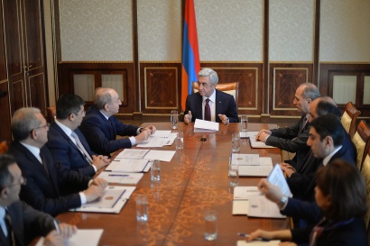 Նախագահը խորհրդակցություն է անցկացրել հանրային ծառայությունները կարգավորող հանձնաժողովի անդամների հետ. ՖՈՏՈՌԵՊՈՐՏԱԺ