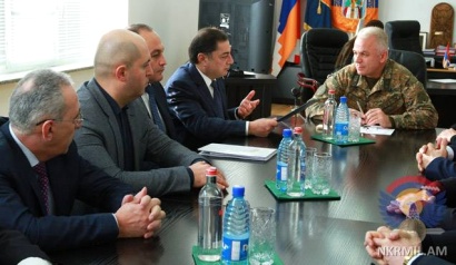 Արցախի ՊԲ հրամանատարը ՀՀ պատգամավորներին ներկայացրել է շփման գծի իրավիճակը