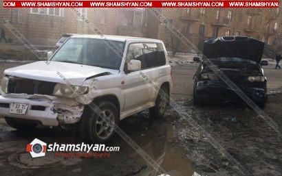 Գյումրիում բախվել են Mitsubishi Pajero io-ն և BMW-ն. կա վիրավոր. ՖՈՏՈՌԵՊՈՐՏԱԺ