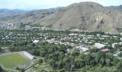Արտակարգ դեպք Վայքում. երիտասարդների եռյակը իրենց մոր տարիքի կնոջից պահանջել են իրենց հետ սեռական հարաբերություն ունենալ, հակառակ դեպքում սպառնացել են ողջ քաղաքը պաստառապատել կնոջ ինտիմ նկարներով