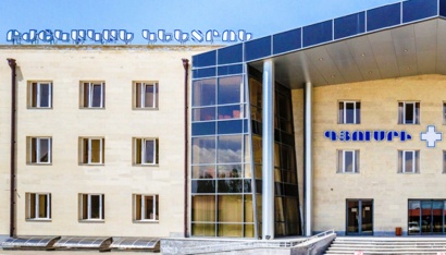 Արտակարգ դեպք Գյումրու բժշկական կենտրոնում. բժիշկների վիճաբանությունն ավարտվել է ծեծկռտուքով, Ոստիկանությունը փնտրում է բժիշկ եղբայրներին