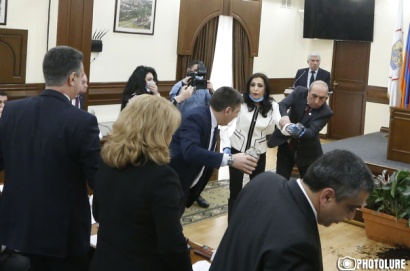 Երևանի քաղաքապետարանում ծեծկռտուքի փաստով հարուցվել է քրեական գործ՝ խուլիգանության և ծեծի հատկանիշներով. tert.am
