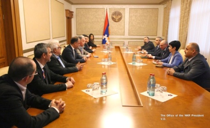 Արցախի խորհրդարանի նախագահն ընդունել է Ֆրանսիայի Բուկ Բել Էր քաղաքի պատվիրակությանը