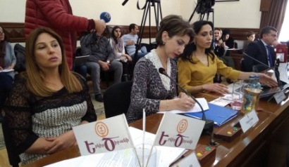 «Երկիր Ծիրանի» խմբակցության կին անդամները Տարոն Մարգարյանից տոնական բացիկ չեն ստացել. «Ժողովուրդ»