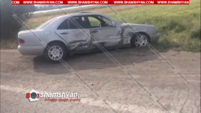 Արմավիրի մարզում բախվել են Opel-ն ու Mercedes-ը. վերջինը դուրս է եկել հանդիպակաց գոտի, մասամբ կախվել դաշտում. ՖՈՏՈՌԵՊՈՐՏԱԺ, ՏԵՍԱՆՅՈՒԹ