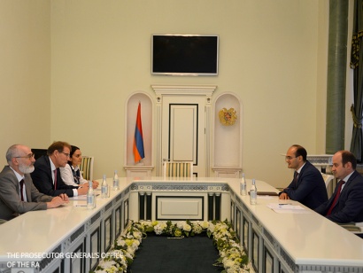 ՀՀ գլխավոր դատախազի տեղակալն ընդունել է Գերմանիայի Բունդեսթագի Պետիցիայի հարցերով հանձնաժողովի նախագահին