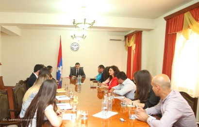 Արցախի պետնախարարը ընդունել է «Առաջնորդության դպրոց» հիմնադրամի պատվիրակությանը