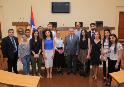 Արցախի ԱԺ նախագահը Առաջնորդության դպրոցի ուսանողների հետ քննարկել է երիտասարդների զարգացման հեռանկարները
