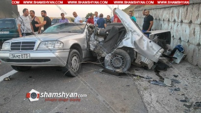 Խոշոր ավտովթար Կոտայքի մարզում. «Չայնիի» ոլորաններում բախվել են Mitsubishi chariot-ն ու Mercedes-ը. վերջինս մեջտեղից կիսվել է. կա վիրավոր. ՖՈՏՈՌԵՊՈՐՏԱԺ, ՏԵՍԱՆՅՈՒԹ