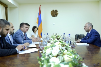Աշոտ Հակոբյանն ընդունել է ԱՀ էկոնոմիկայի և արտադրական ենթակառուցվածքների նախարարին