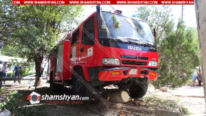 Խոշոր ավտովթար Երևանում. 24–ամյա վարորդը Isuzu մակնիշի հրշեջ ավտոմեքենայով բախվել է էլեկտրասյանն ու տապալել մի քանի ծառեր. վարորդի ճիշտ կառավարման շնորհիվ հնարավոր է եղել խուսափել վատթարագույնից. ՖՈՏՈՌԵՊՈՐՏԱԺ, ՏԵՍԱՆՅՈՒԹ