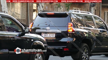 Քաղաքացիներն ահազանգում են. Գագիկ Հարությունյանի ավտոմեքենան ու «ախրանան» վերջին ժամանակներս սկսել են հաճախակիորեն խախտել ճանապարհային երթևեկության կանոնները. ՖՈՏՈՌԵՊՈՐՏԱԺ