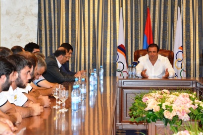ՀՀ ազգային օլիմպիական կոմիտեի նախագահ Գագիկ Ծառուկյանը հանդիպել է ըմբշամարտի Հայաստանի երիտասարդական հավաքականի մարզիկների և մարզիչների հետ