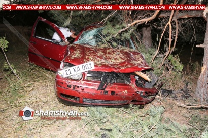 Խոշոր ավտովթար Կոտայքի մարզում․ Volkswagen Golf-ը բախվել է երկաթե արգելապատնեշներին և 150 մետր գահավիժել ձորը․ վիրավորին հիվանդանոց է ուղեկցել ՃՈ վաշտի հրամանատարը․ դեպքի վայր է ժամանել Կոտայքի մարզպետը․ ՖՈՏՈՌԵՊՈՐՏԱԺ․ ՏԵՍԱՆՅՈՒԹ